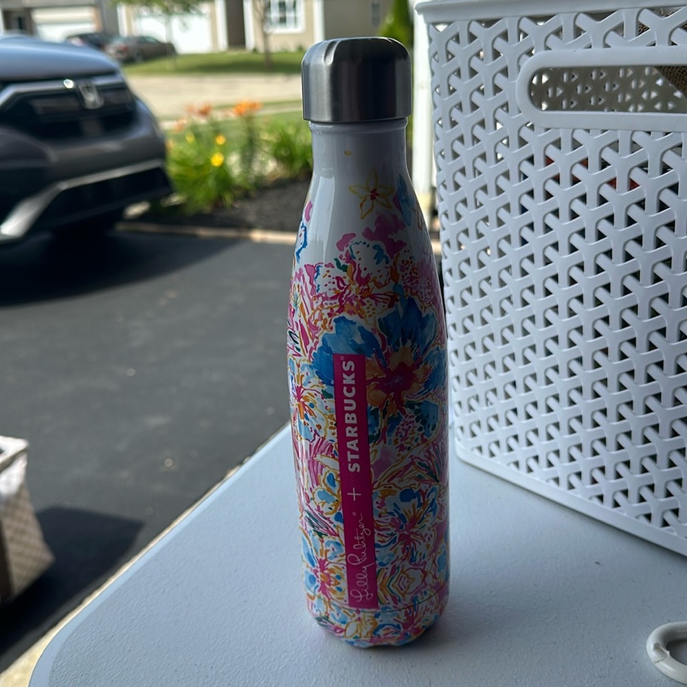 EUC Lilly Pulitzer x Swell - Resort Escape Floral bottle